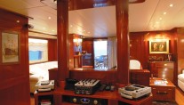 Ariete Saloon Upper Saloon + Dj Station